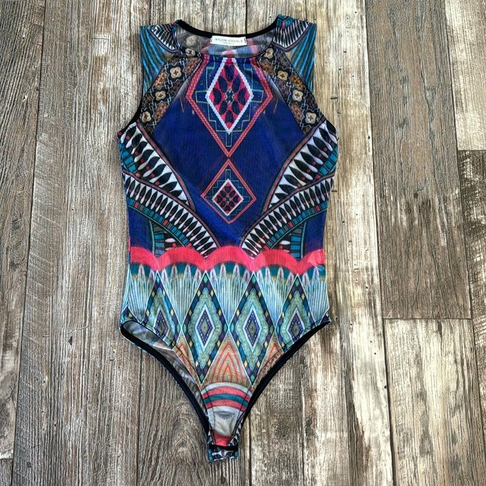 NYLON APPAREL BEAUTIFUL TOP, SEXY SIZE MEDIUM